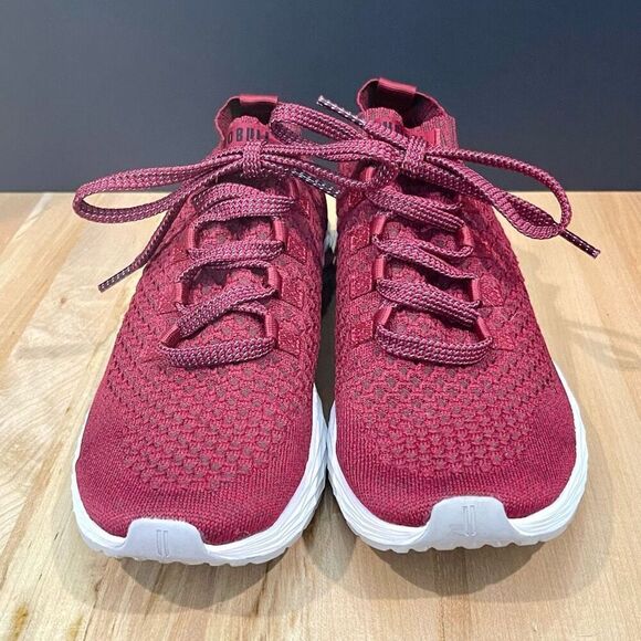 NOBULL Crimson Mid-rise diamond Knit Runners. RARE! Perfect condition. Soft ankl main image 10